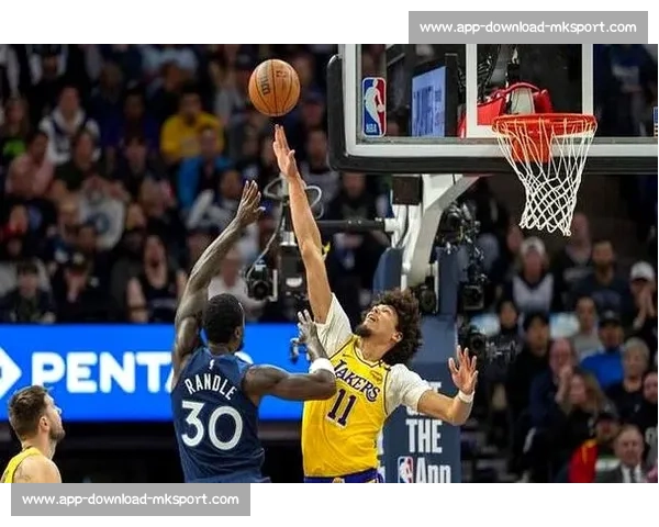 湖人抢人大洛施压雄鹿！争冠中锋成雄鹿续约难题