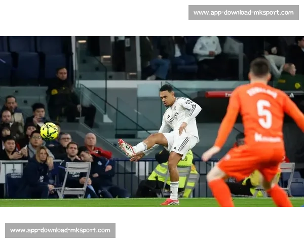 阿诺德揭秘皇马更衣室新生态:贝林在场时队友自动切换英语模式