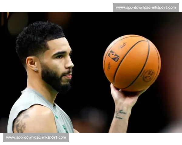 塔图姆 40+31 创总决赛纪录！力压哈利伯顿夺 FMVP，赛后炮轰裁判引发争议