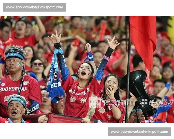 扔掉小马扎!跨省球迷夜奔 300 公里 “潜入” 苏超现场 扔掉小马扎!跨省球迷夜奔 300 公里 “潜入” 苏超现场